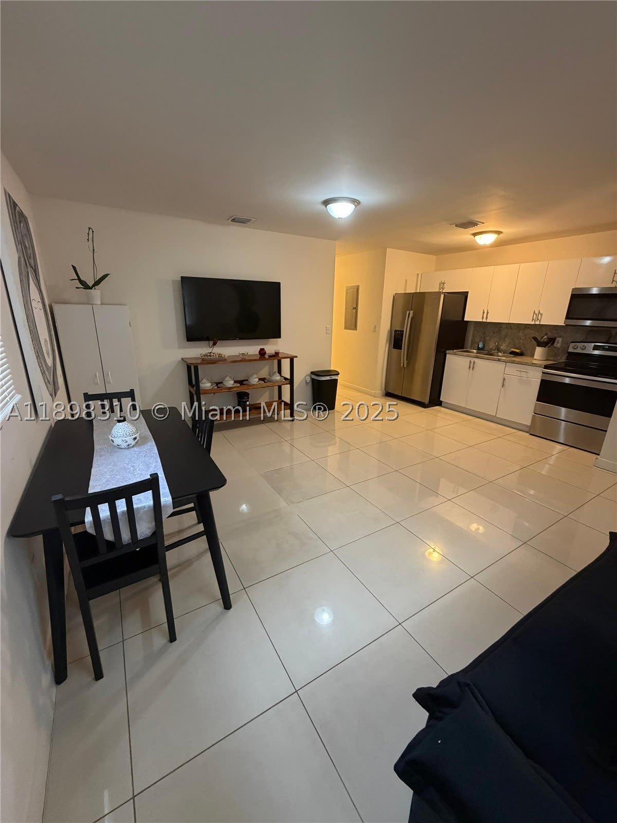 1132 NW 38th St – photo 3
