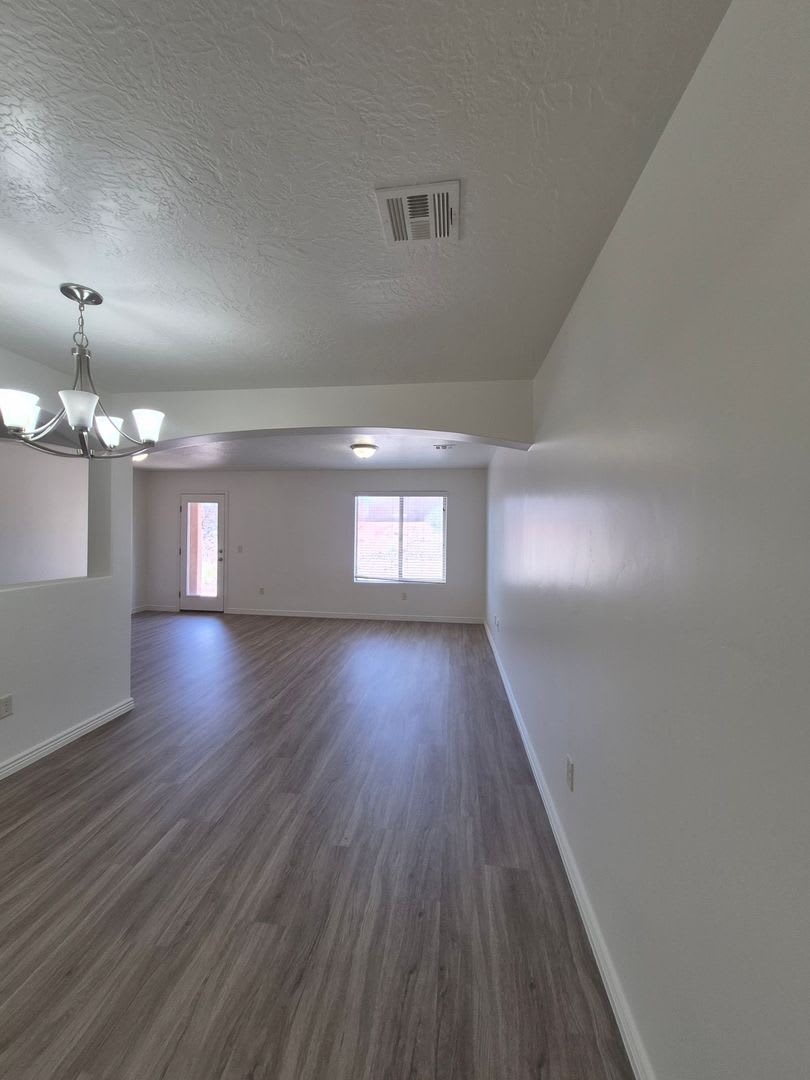 Remodeled 3 Bed 2 5 Bath Townhome In Great Location – photo 5