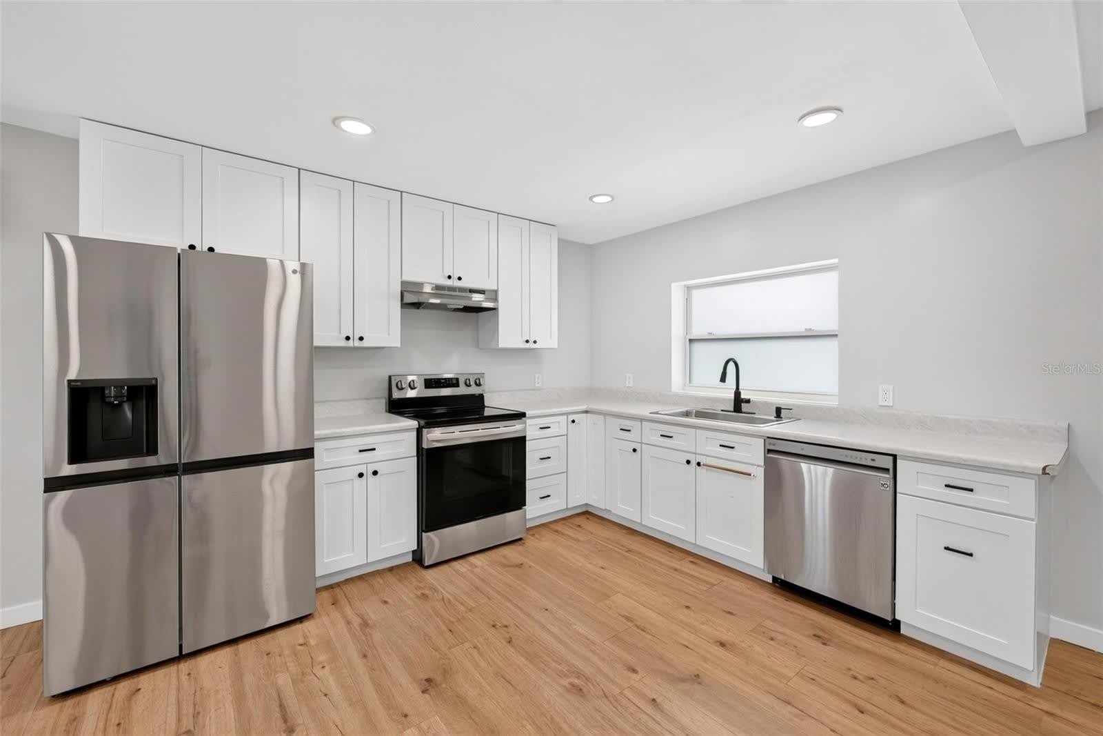 1099 GROVE Avenue – photo 5