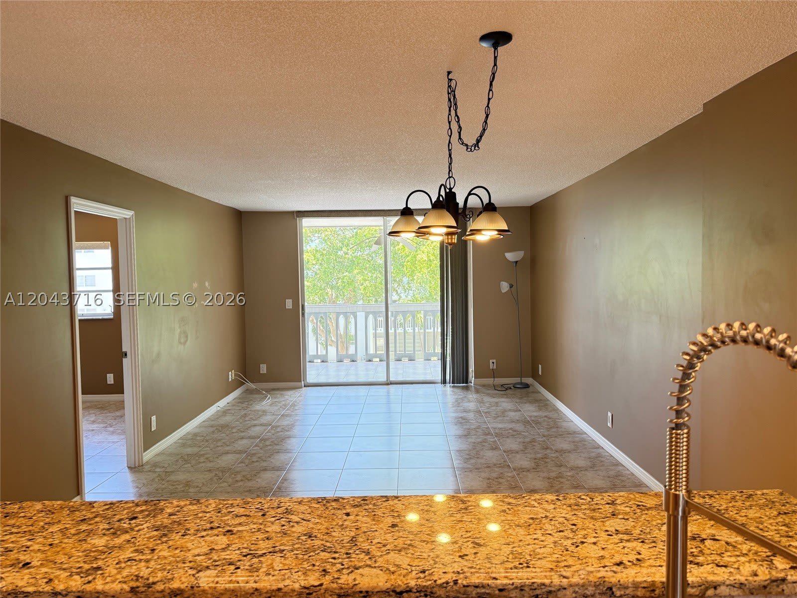 320 NE 12th Ave – photo 5