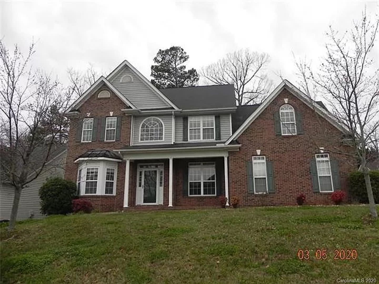 Room in 4 Bedroom Home at Hampton Pl Dr – photo 1