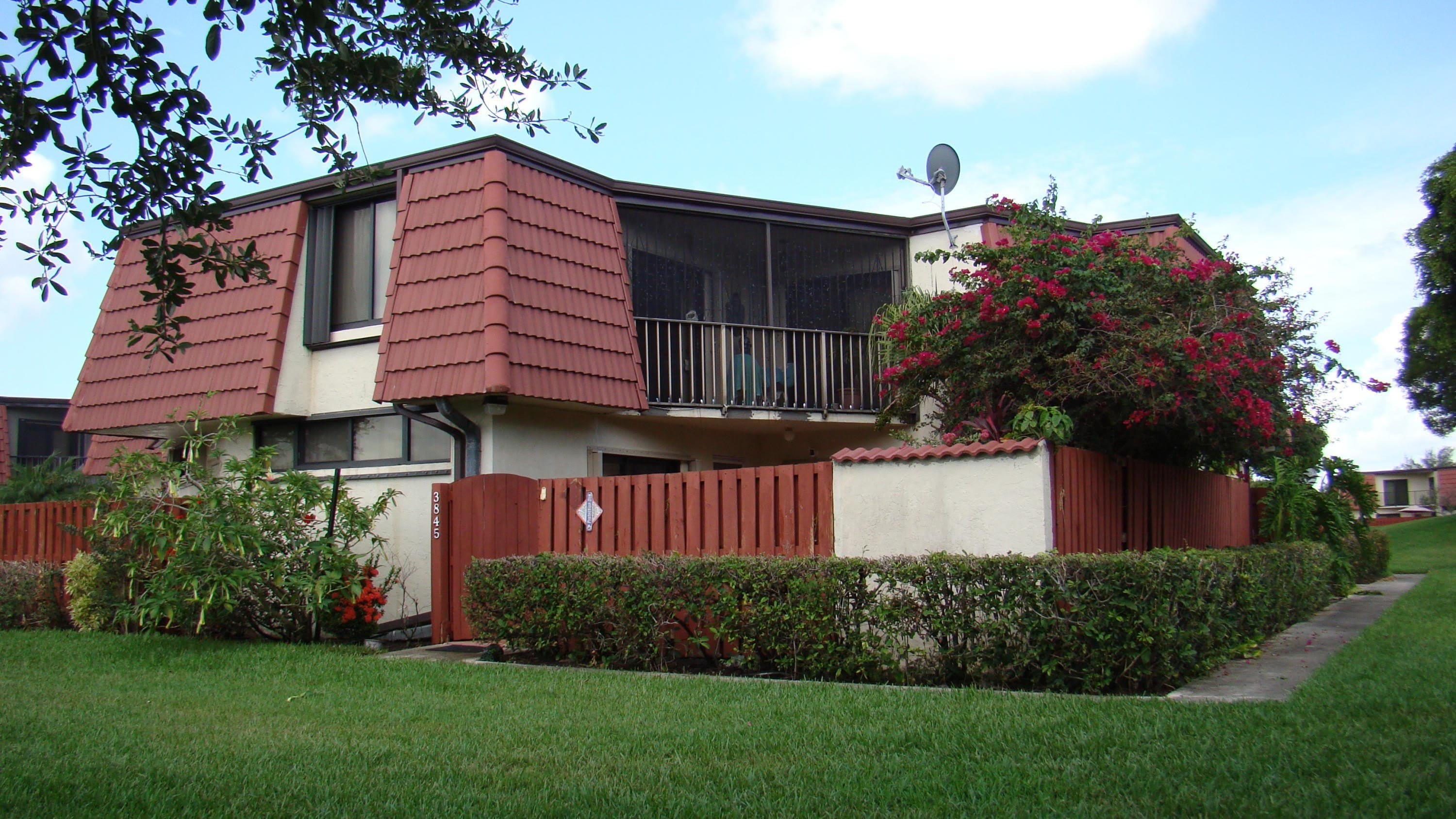 3845 Victoria Drive – photo 1
