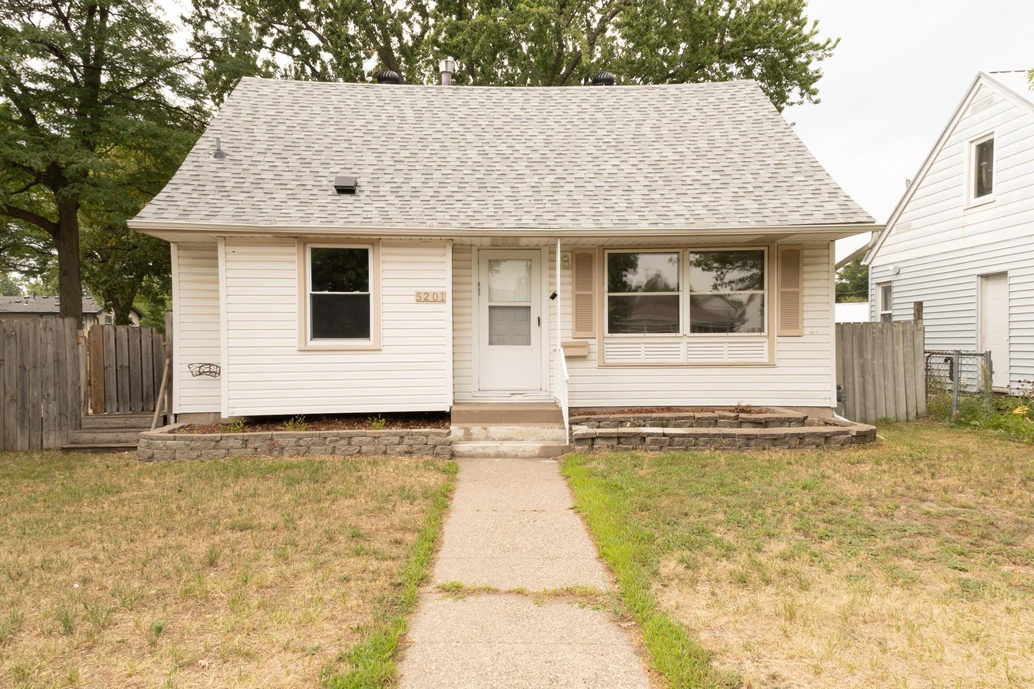 5201 Irving Avenue N – photo 1