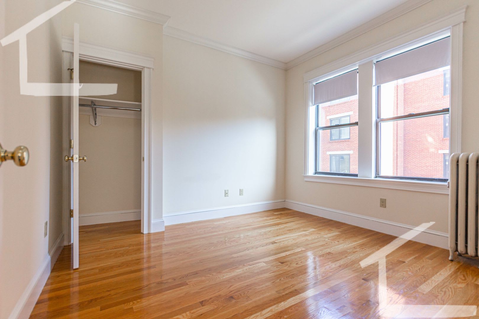 Newly Renovated 2Nd Floor 1 Bed Unit Right Next To The Green Line – photo 2