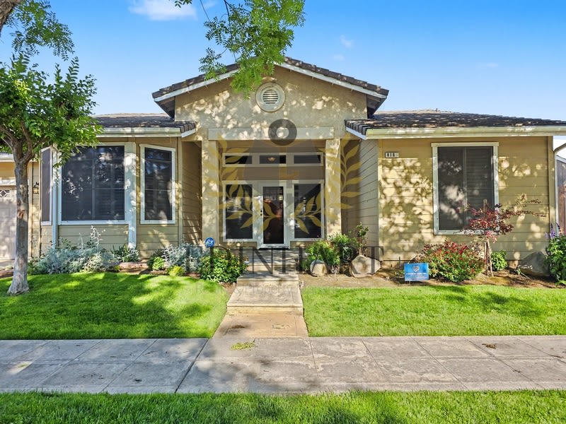 818 South Apple Avenue – photo 2