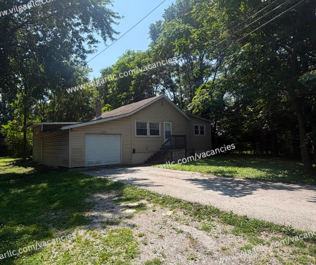 3 Bedrooms • 1 Bathroom • Bonus Game & Office Space – photo 2