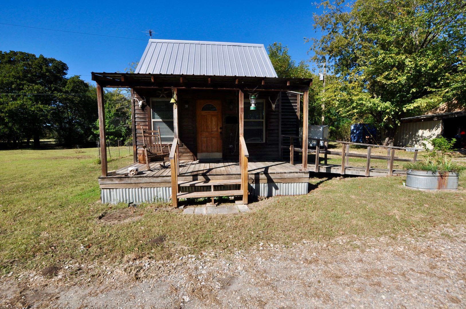 ALL UTILITIES & LAWN CARE INCLUDED! – photo 2
