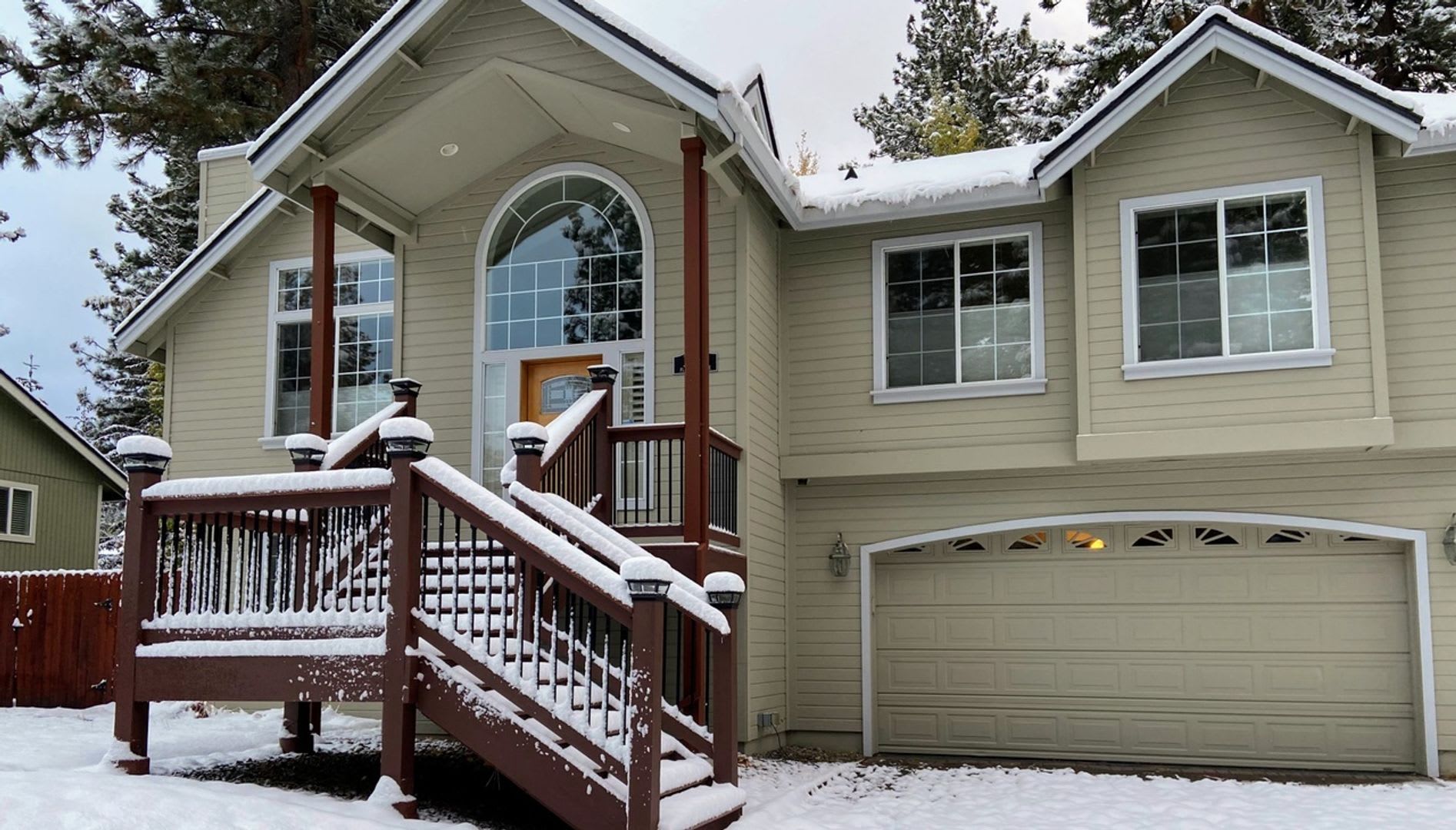 Large Upscale Home With Large Garage – photo 4
