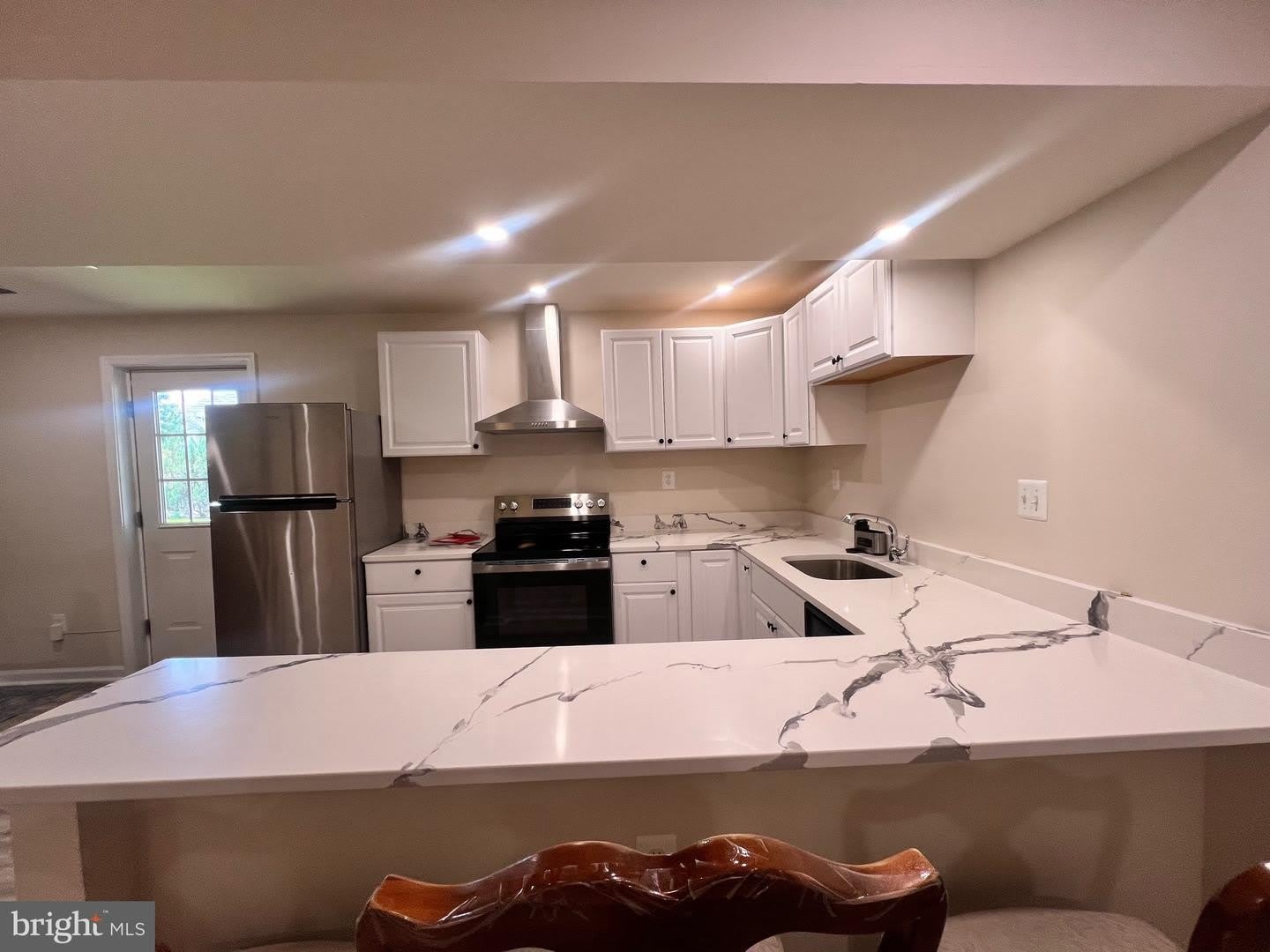 407 APRICOT ST – photo 2