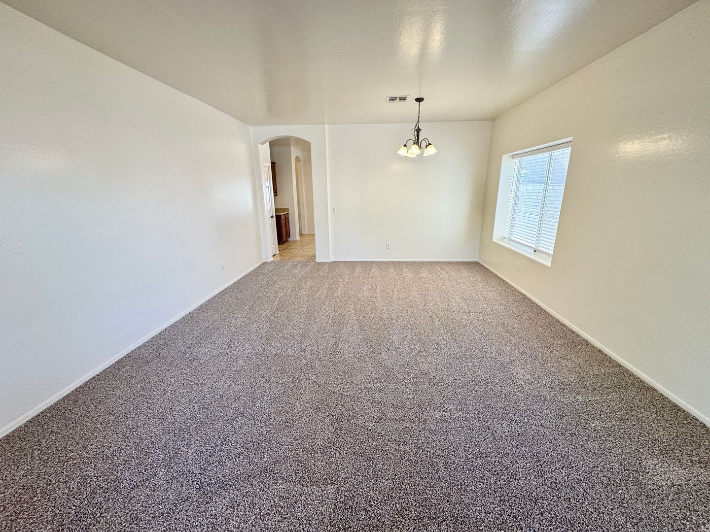 4 Bedroom 2 Bathroom NEW CARPET + Fresh Paint Throughout COLDWATER SPRINGS – photo 4