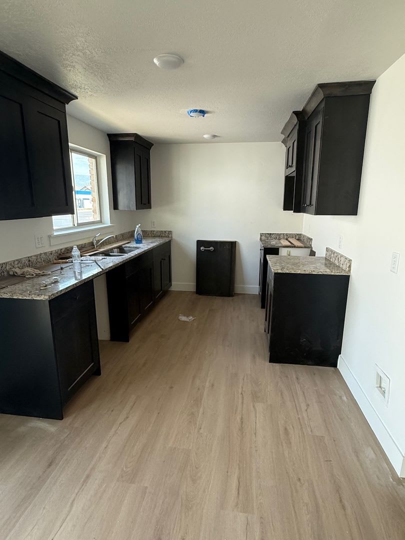 Beautifully remodeled with granite countertops, 2 car garage, 2nd kitchen – photo 5