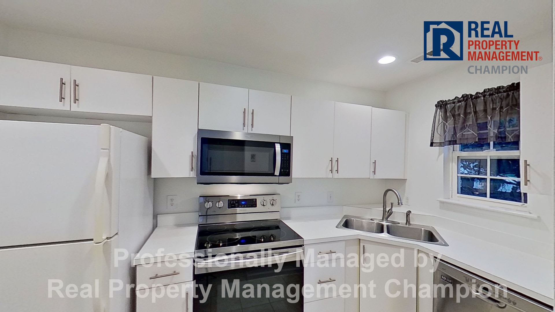 Charming 2 BD/2 BA Townhouse w/Split Bedroom Layout and Private Patio – photo 5