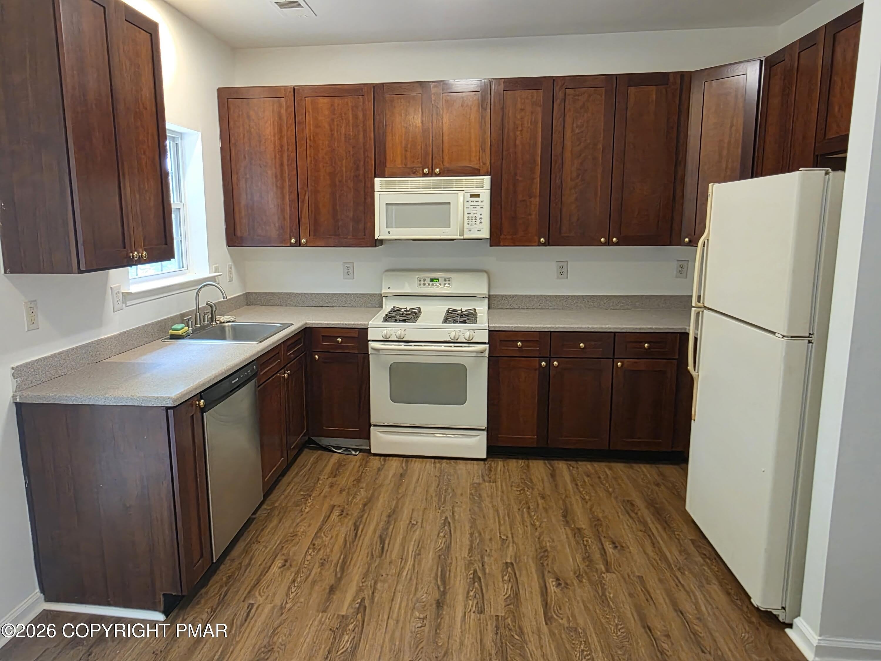 1027 Dorset Drive – photo 3
