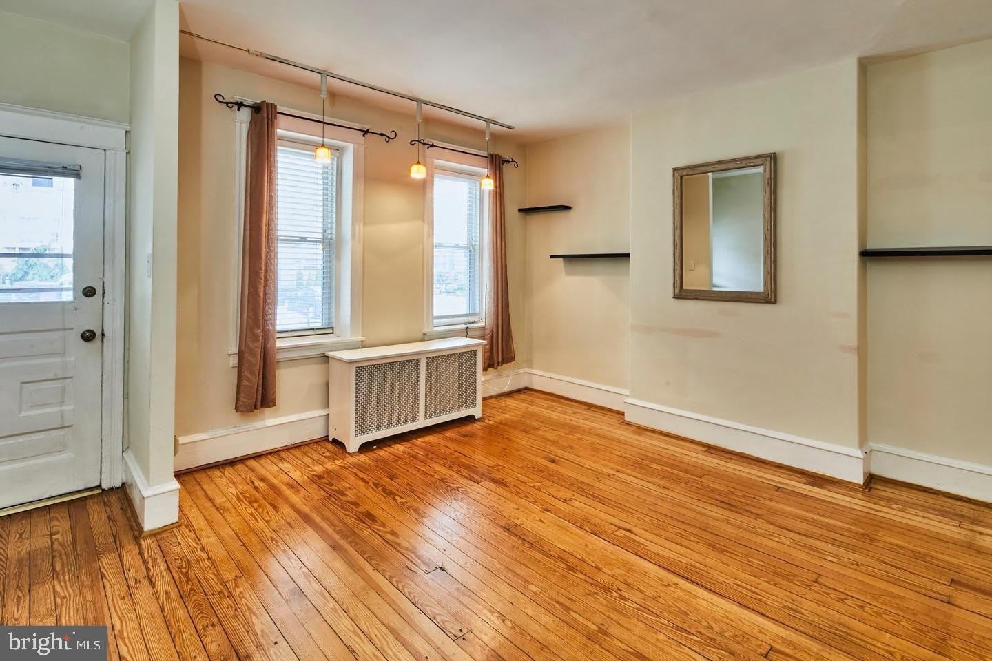 1607 W 9TH ST – photo 4