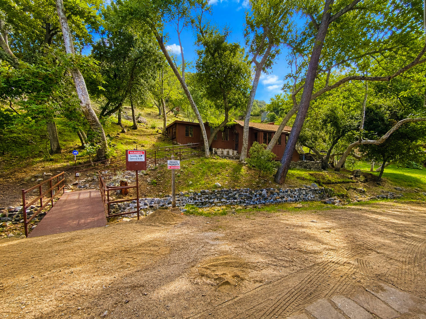 1704 Sycamore Dr – photo 2
