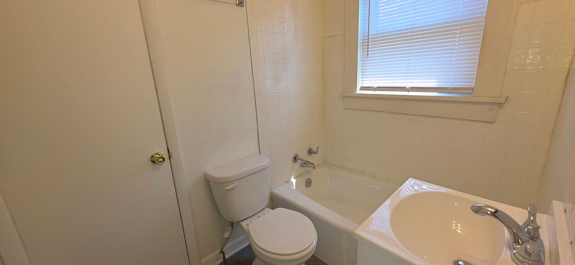 2 Bedroom House! Updated! $850 – photo 3