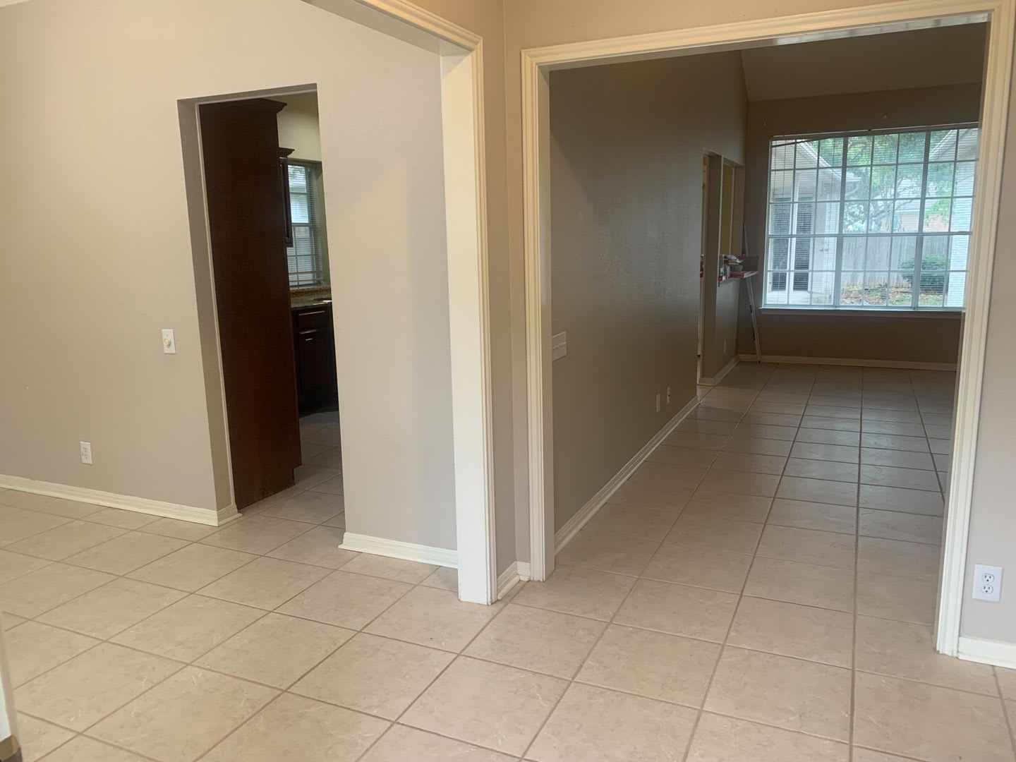 Coming Soon 3 Bedrooms 2 Bathrooms 2 Living Areas Fireplace – photo 2