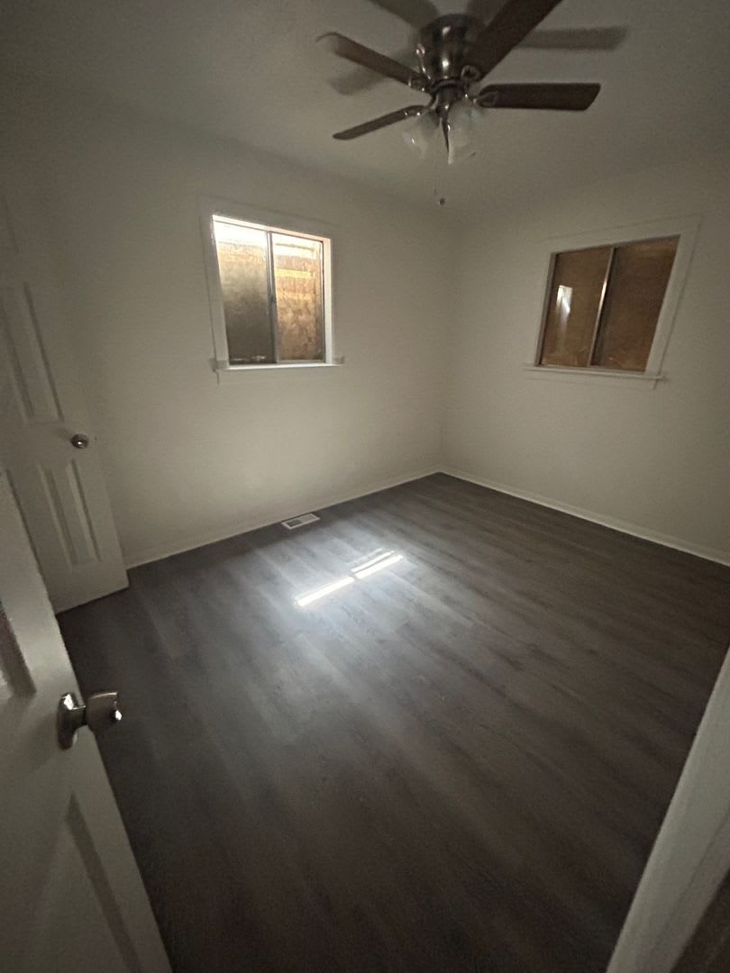 For Lease – photo 3