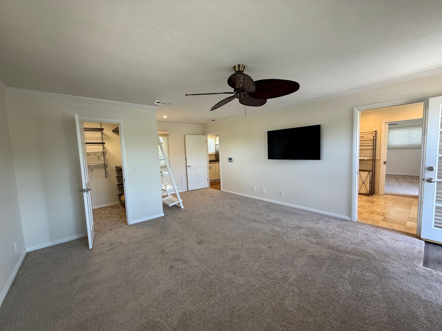 Remodeled 1 Bedroom Adu In Park Estates Utilities Included – photo 4