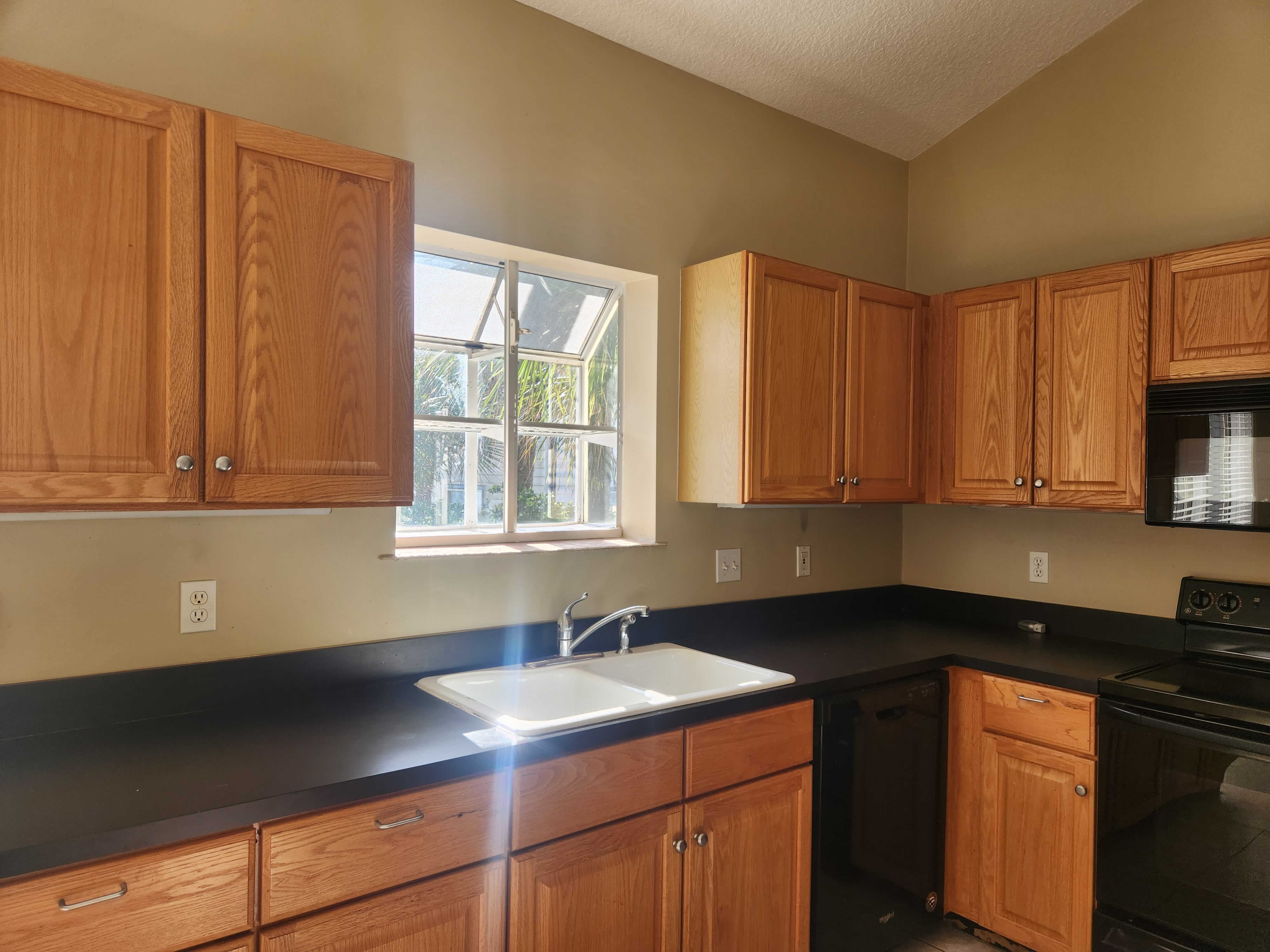 1881 Beach Avenue – photo 3