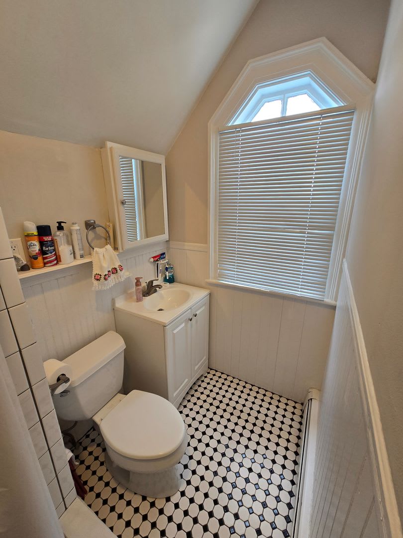 Nicely renovated 3 bed with in-unit laundry in Watertown! – photo 4
