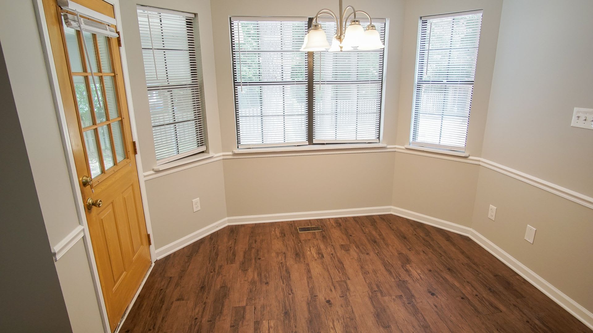Lakeside Schools Rehabbed And Ready For Move In No Pets – photo 5
