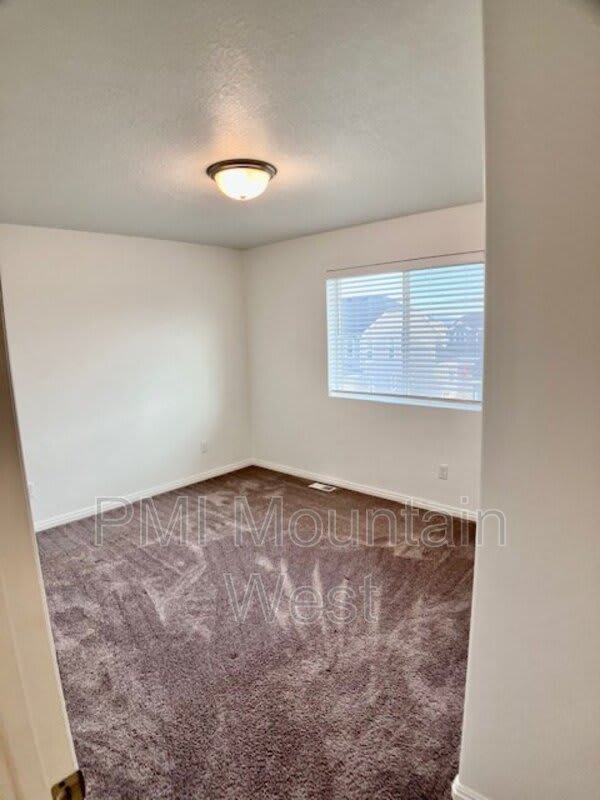 2013 W 950 N – photo 5