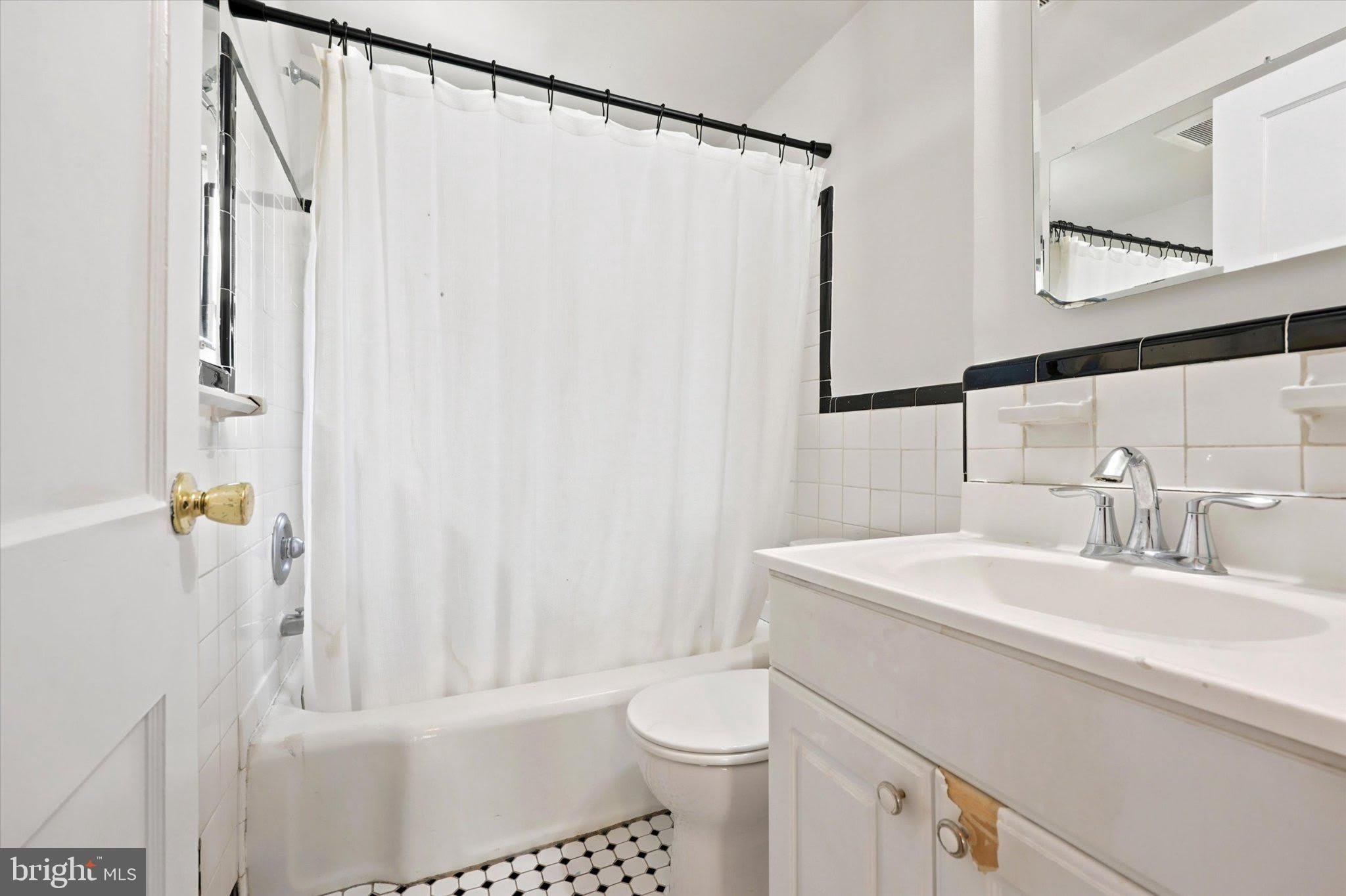107 PLANT Avenue – photo 4