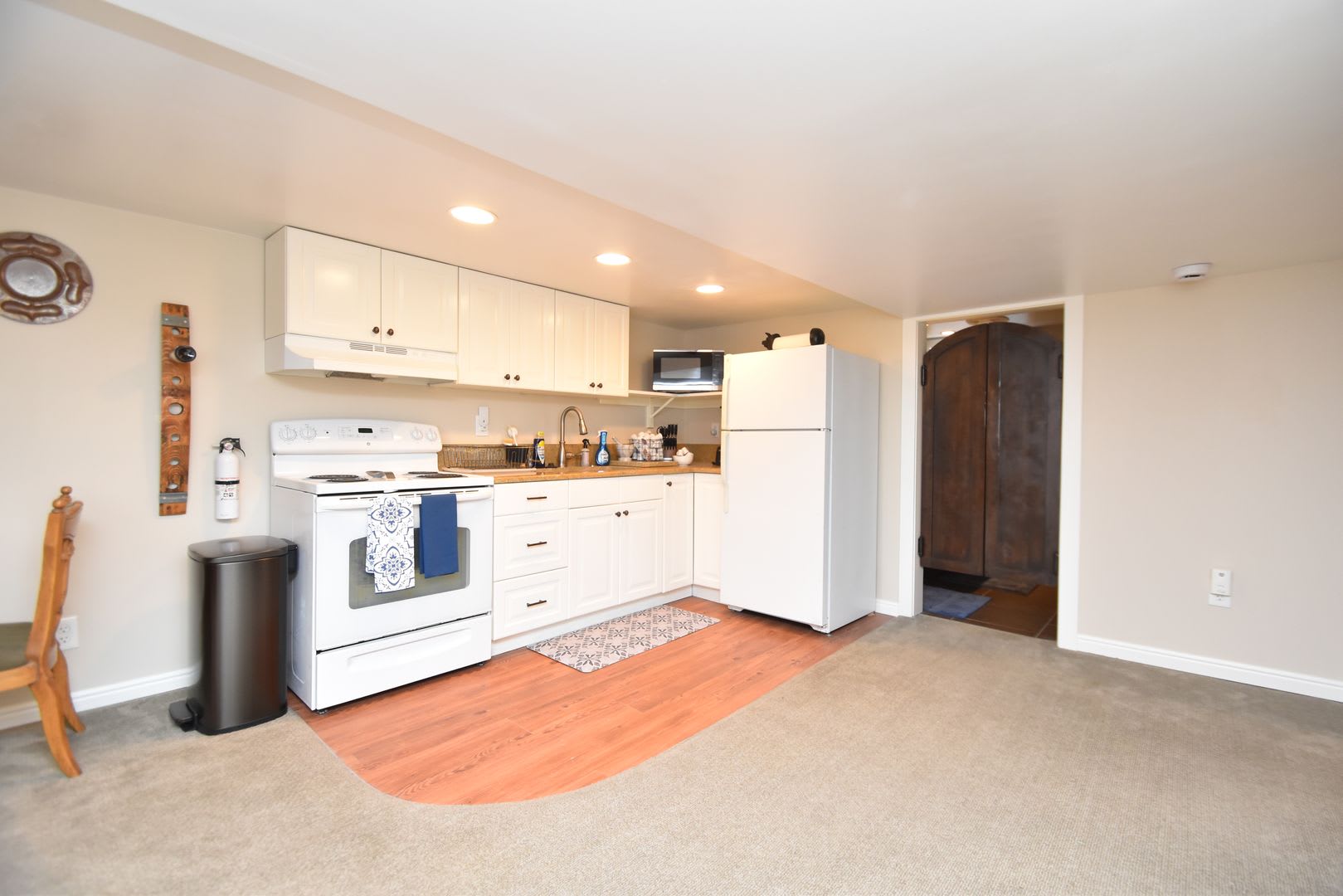 Great Basement Unit in Canyon Rim Neighborhood! All Utilities included! – photo 4