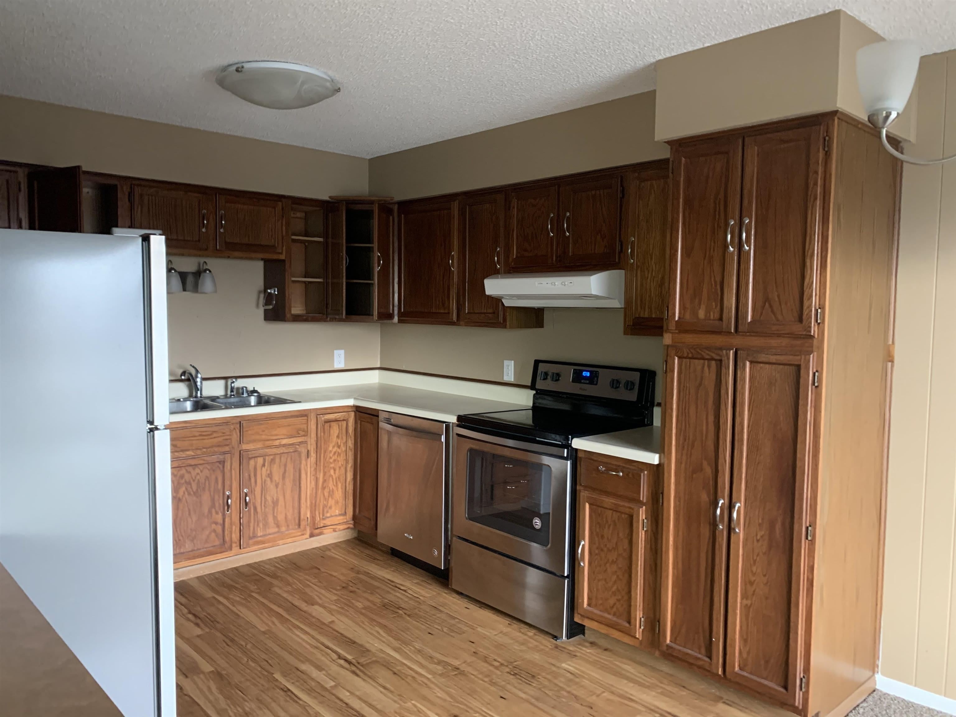 1050 TURNER STREET – photo 4