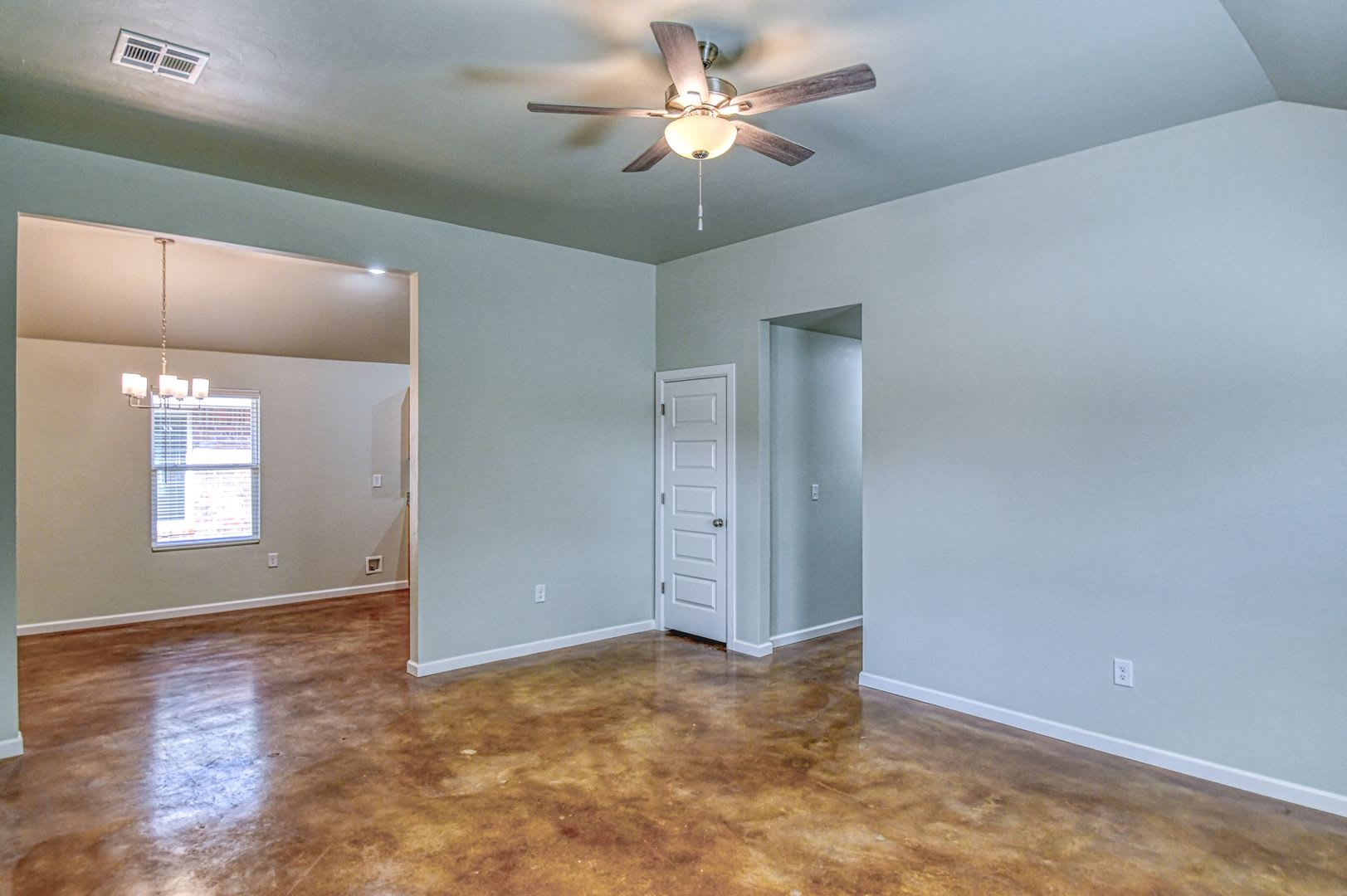 New Construction in Varenna Landing! Storm shelter and lawn care included! – photo 5