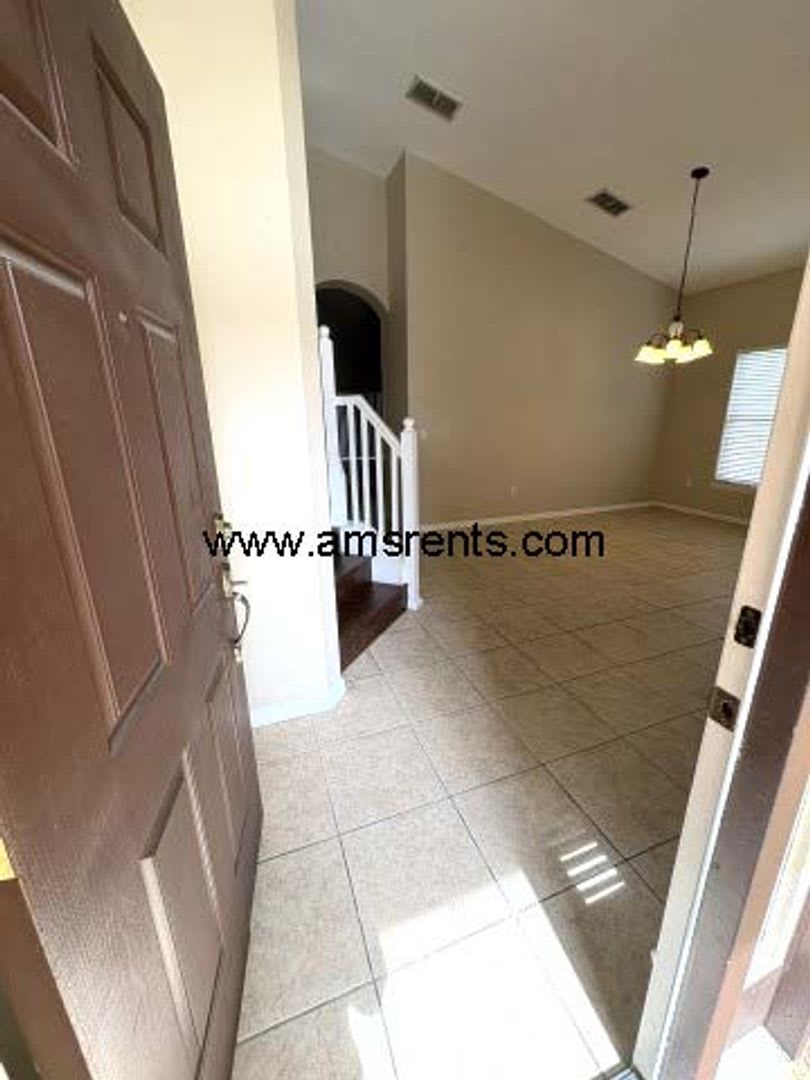 Spacious 4 bedroom 2.5 bath in St Cloud – photo 3