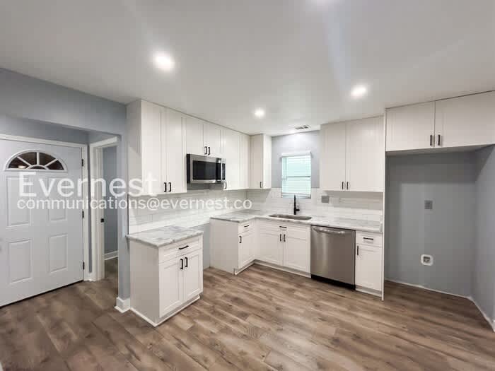1621 Locust Street – photo 4
