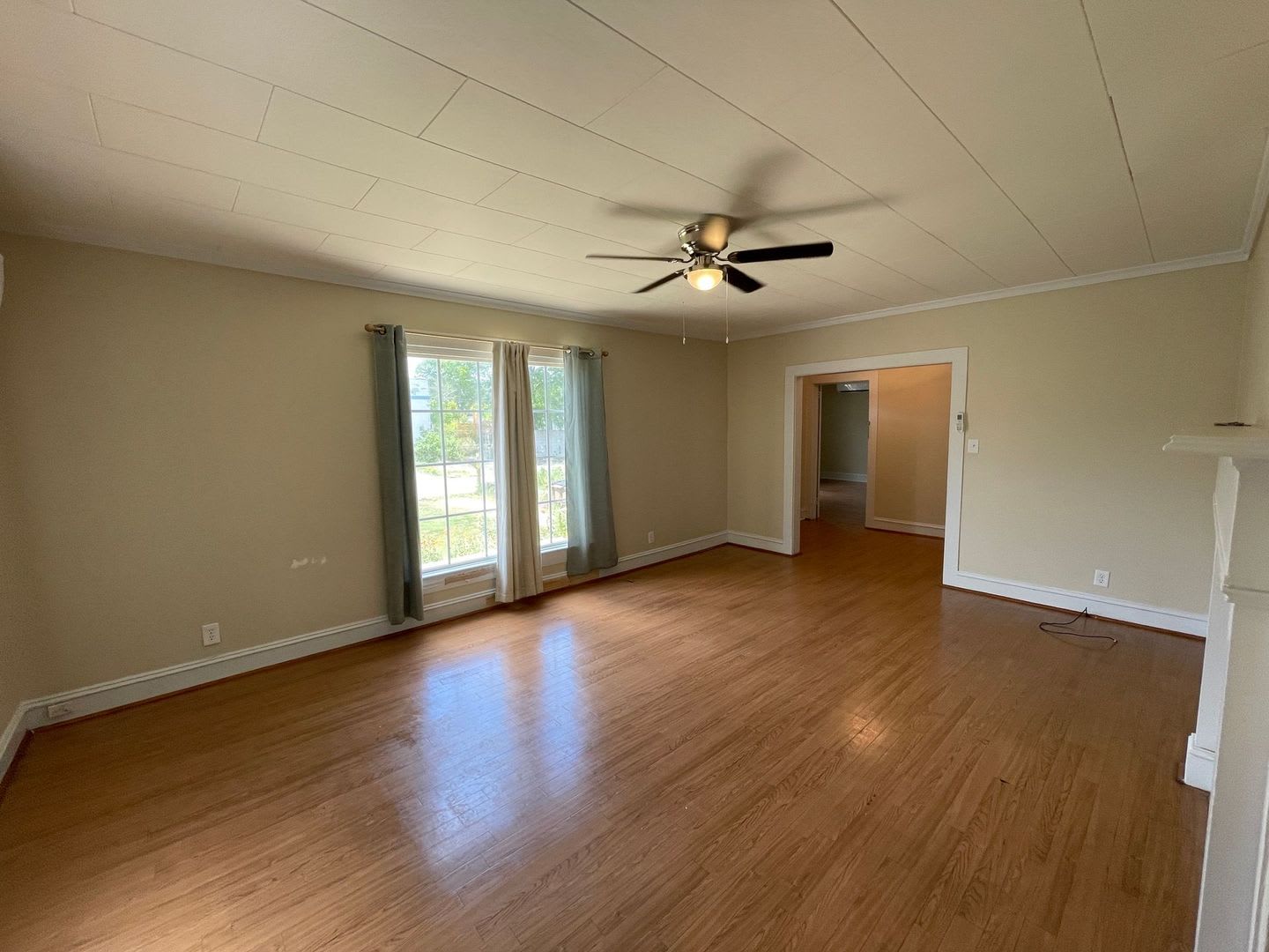 Coming Soon!!! 4 bedroom 2 bathroom house. Lawn Care, Electric, and Water Included! – photo 3