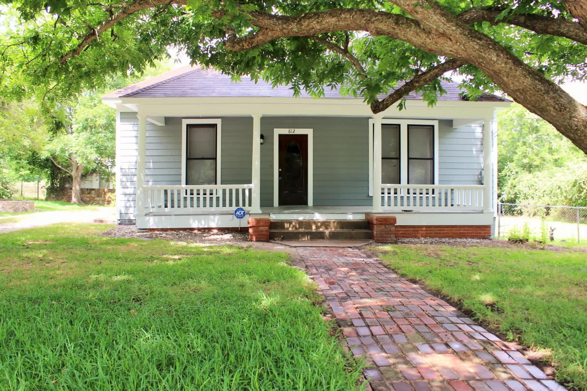 812 Burleson Street – photo 1
