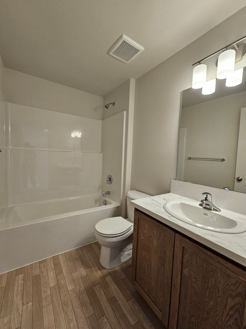 *********New lower monthly rent $1950******** *First full month FREE- with 12 month lease* OAC – photo 5