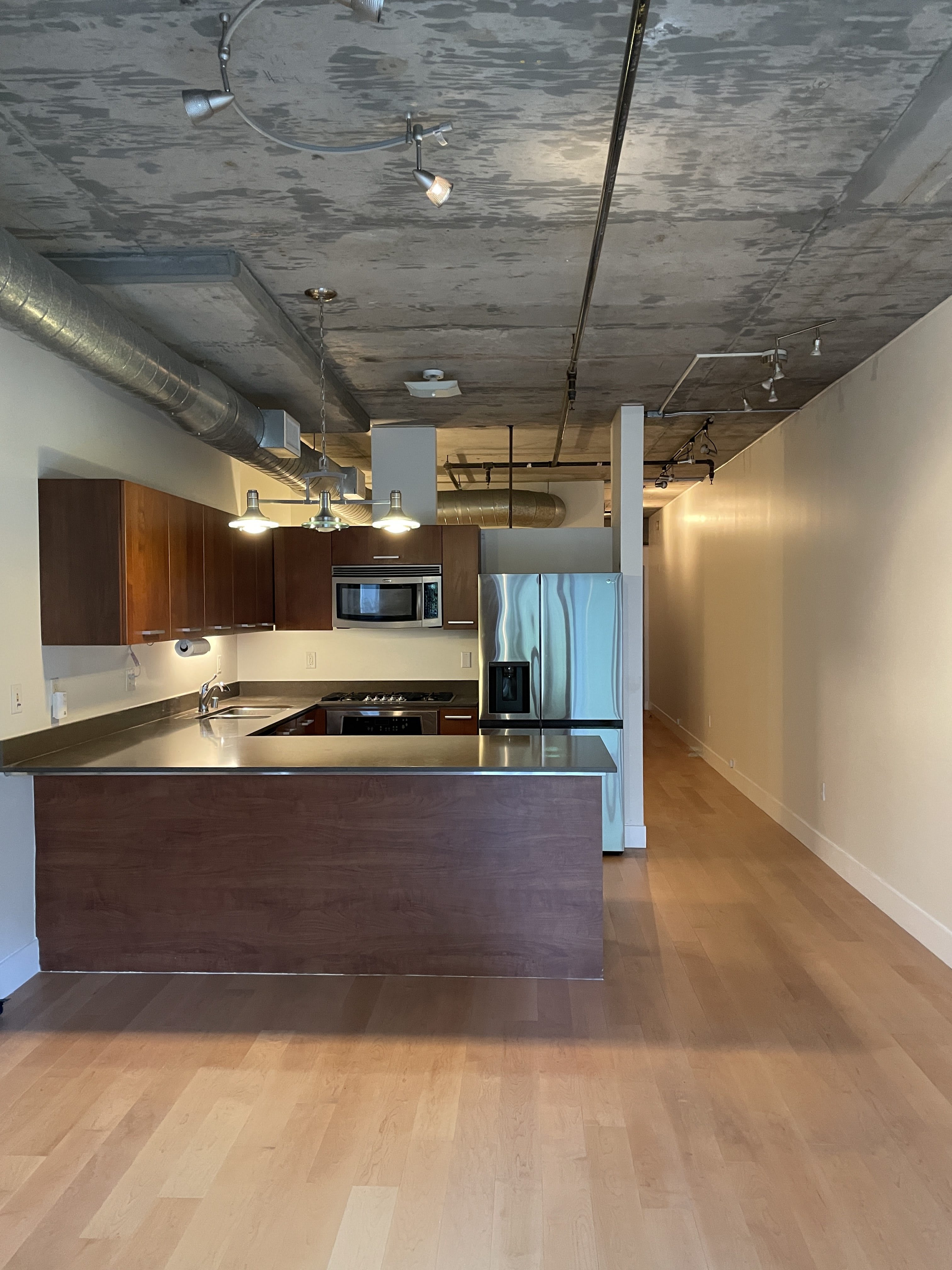 645 West 9th Street – photo 1
