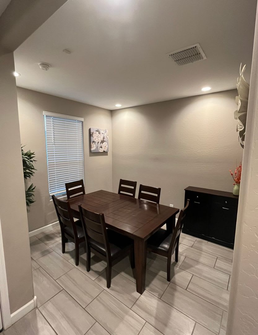 Beautifully Updated 3 Bed/2 Bath Home in Anthem at Merrill Ranch! – photo 3