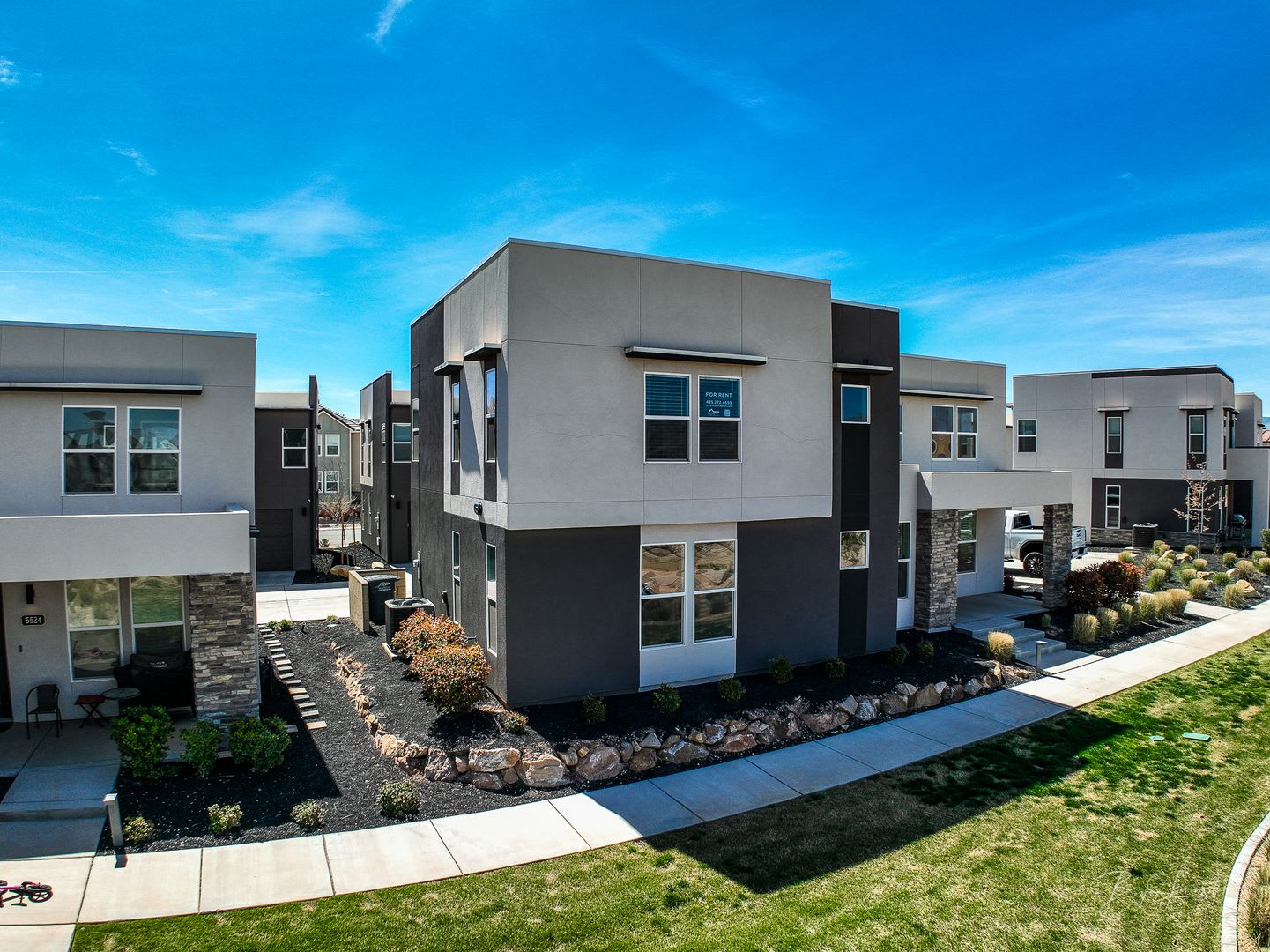 Available Sept 10! .2 bed, 2.5 bath, 2 car garage home for rent in Desert Color – photo 5