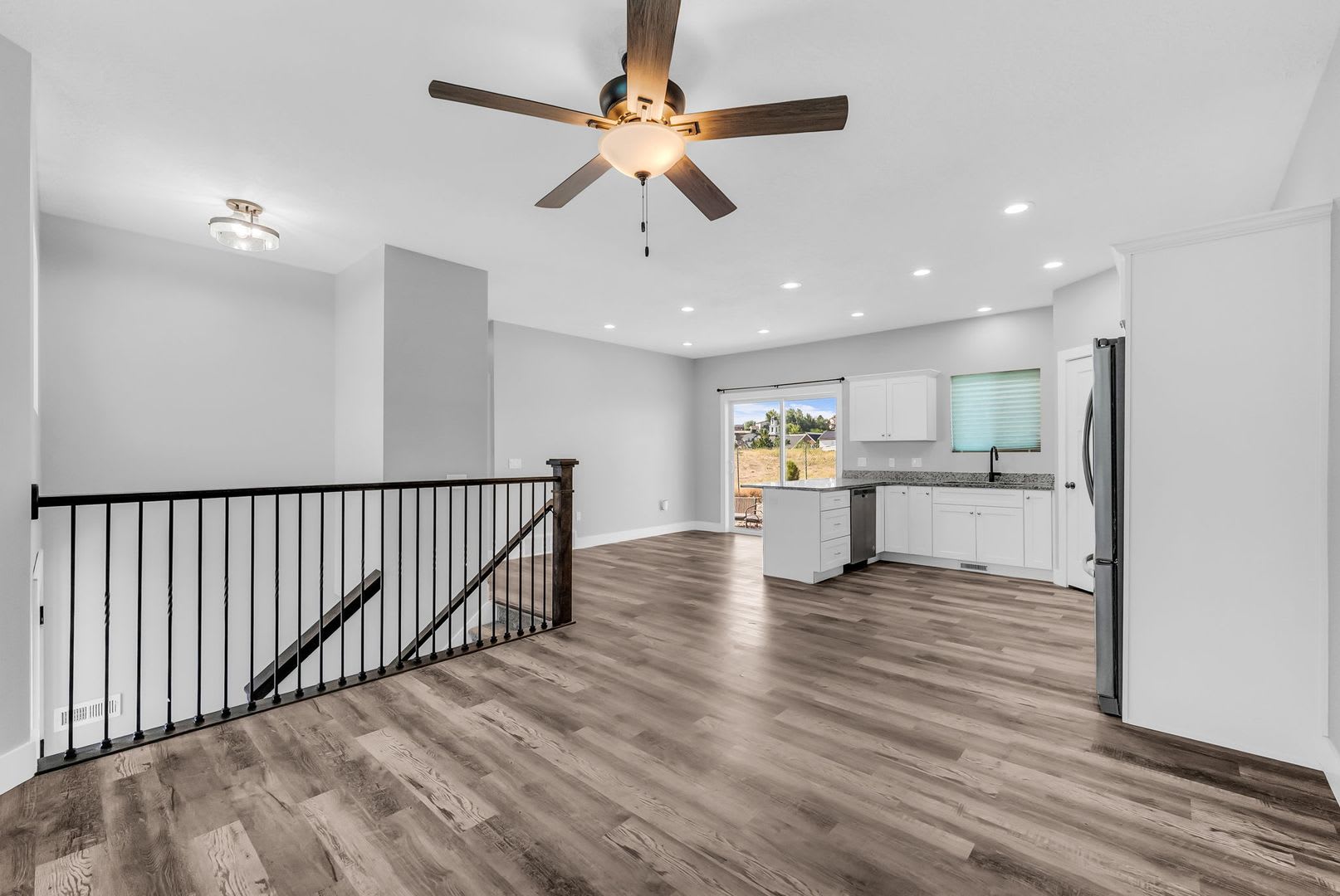Beautiful 2020 Layton Home With High Ceilings Modern Finishes – photo 3