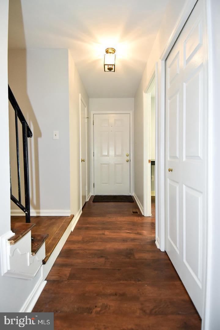 With A Versatile Layout Bright Interiors And An Unbeatable Location This Townhome Is Ready To Welcome Its Next Residents – photo 3
