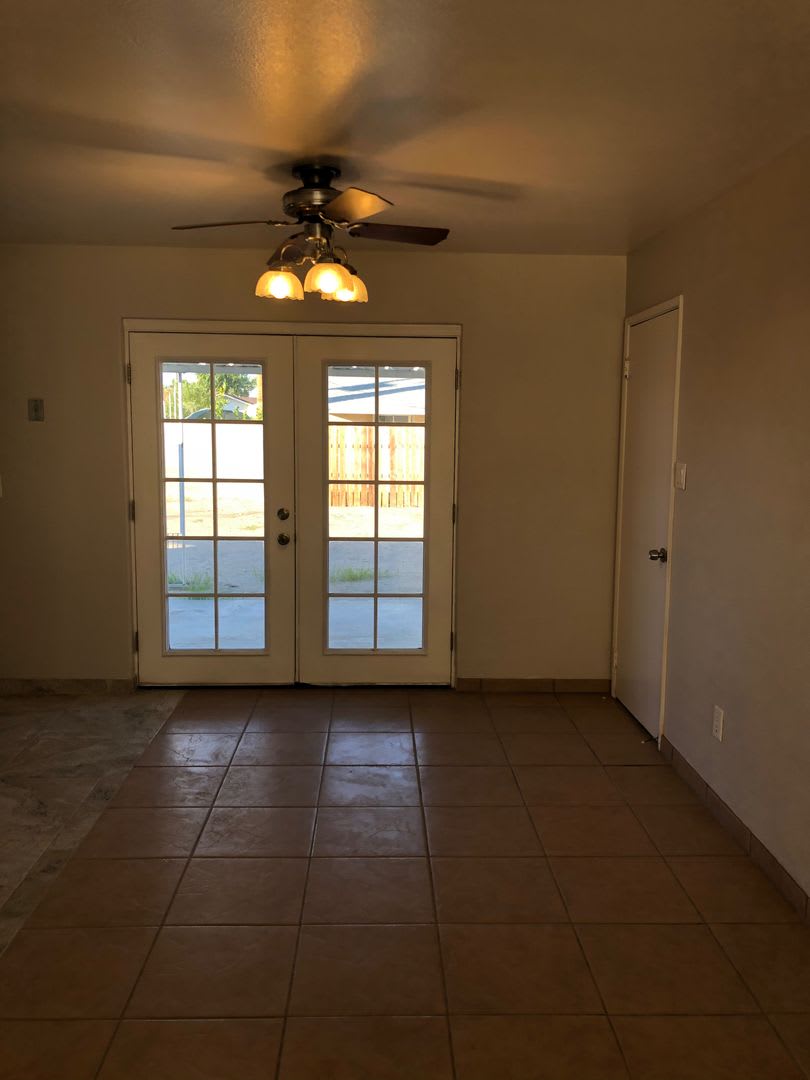 Adorable Home in Laverne Terrace! – photo 3