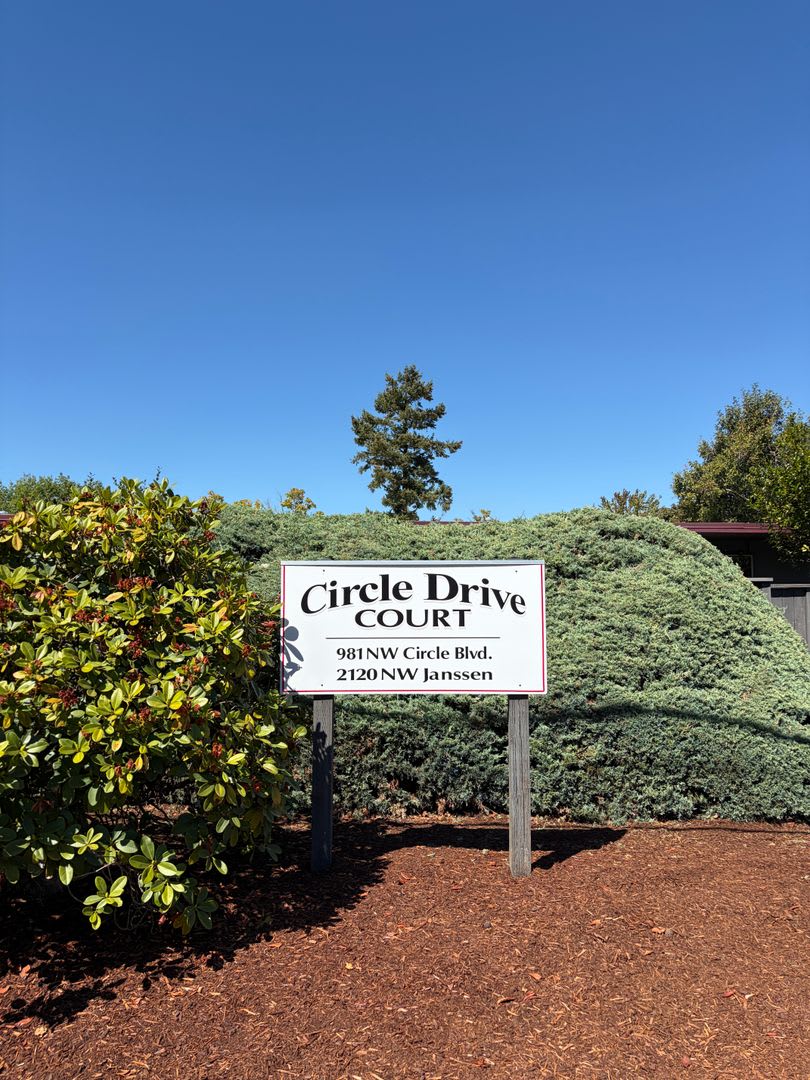 (690) Circle Court – photo 1