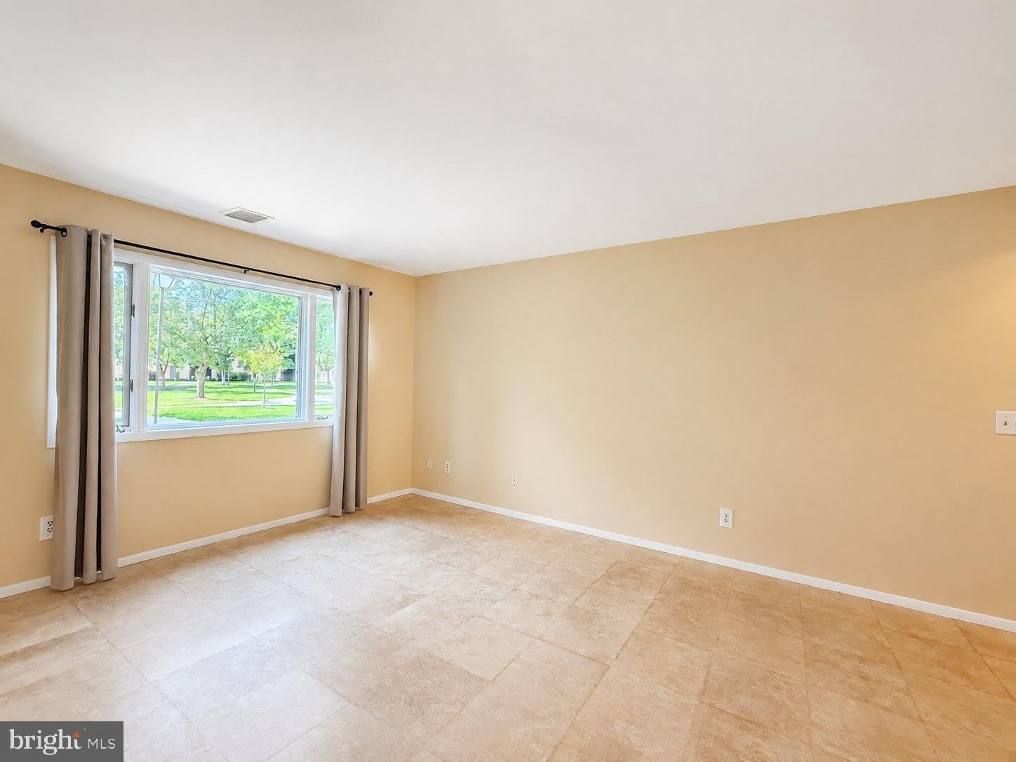 2112 SAYRE Drive – photo 3