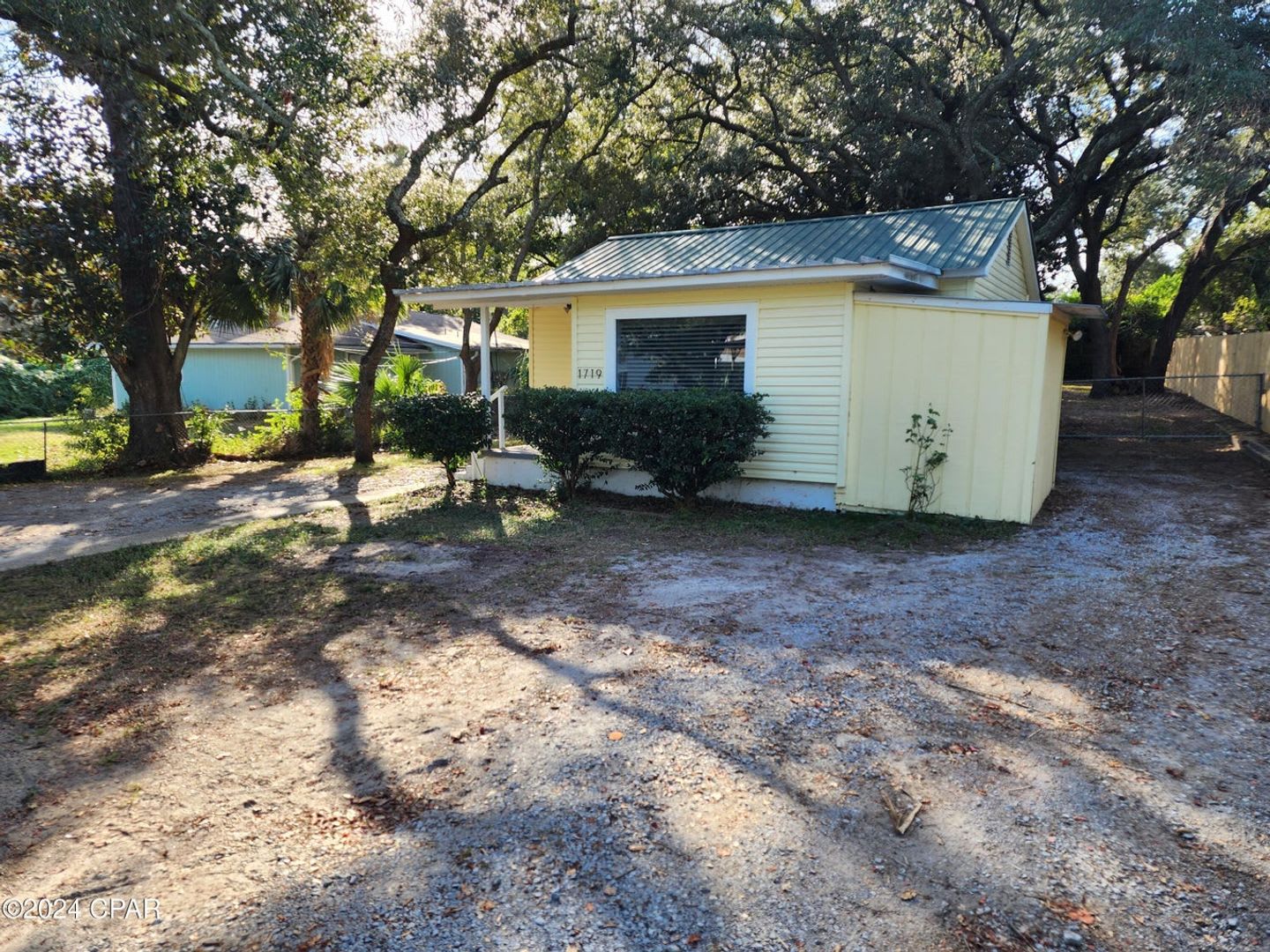 Tiny home vibe on a large private lot!! – photo 3