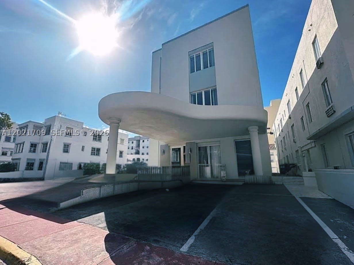 3700 Collins Ave – photo 1