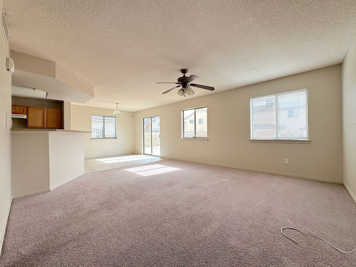 East El Paso 4bed/2.5Bath Refrig A/C w/Loft! – photo 4