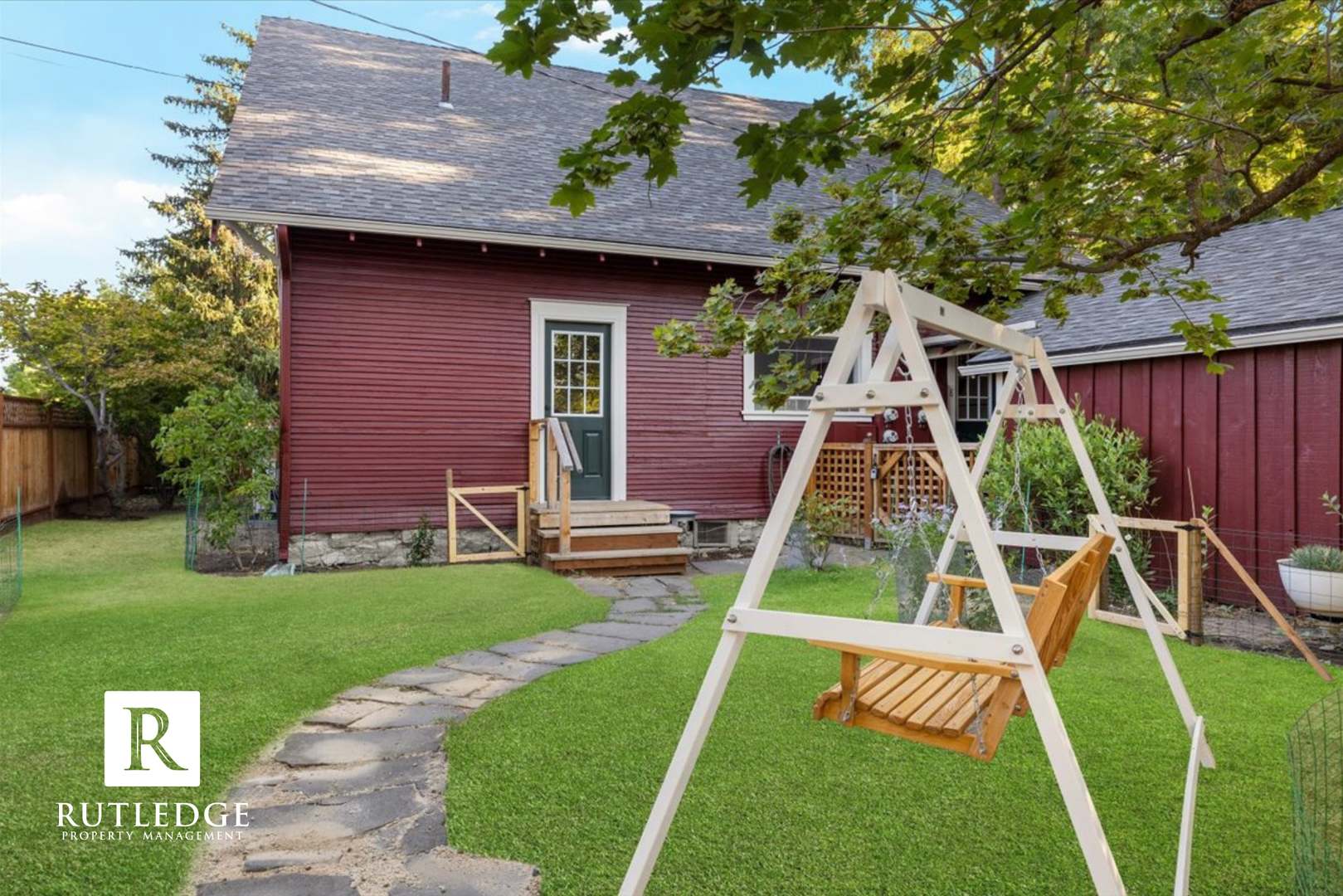 Charming Vintage 2 Bed / 1 Bath with Private Fenced Backyard ($500 OFF) – photo 3