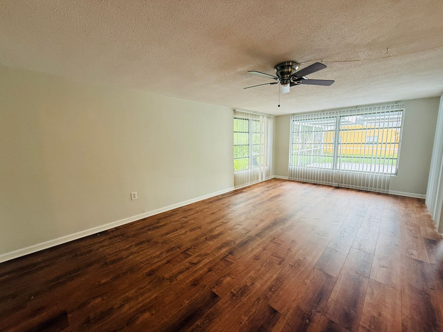 Beautiful Updated 2-Bedroom Home for rent with Screened-In Pool! – photo 4