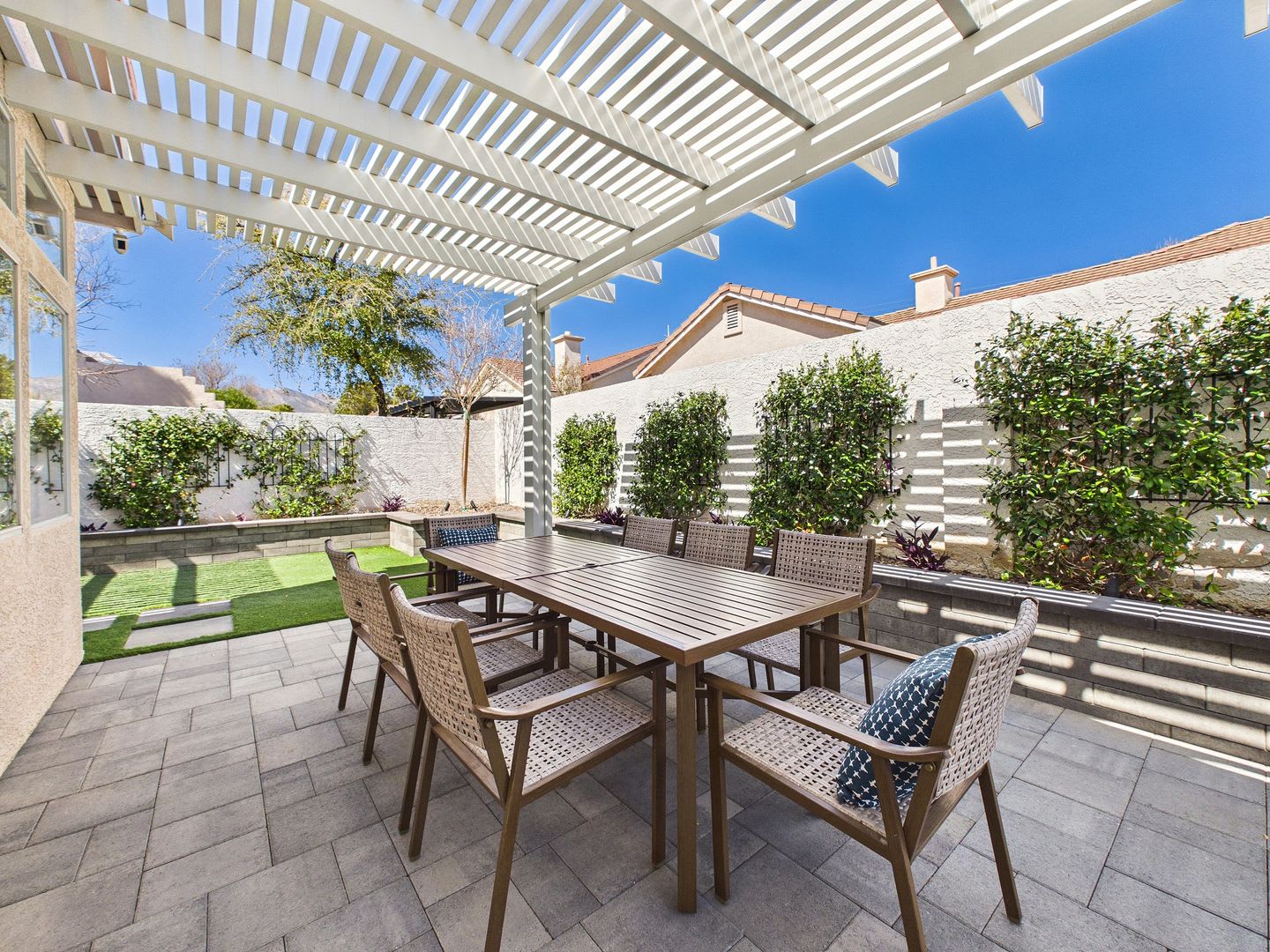 Elegant Fully Furnished 3-Bedroom 2-Bath Retreat in Summerlin – photo 4